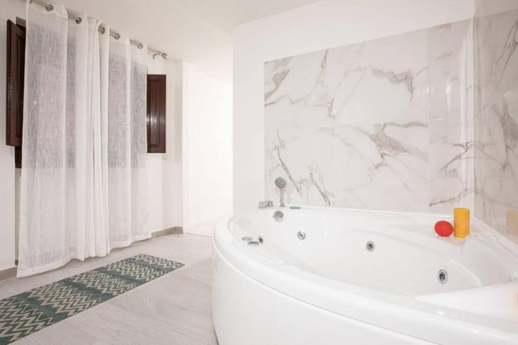 Unforgettable Split Level Jacuzzi Suite Navona - Top Collection 罗马 外观 照片